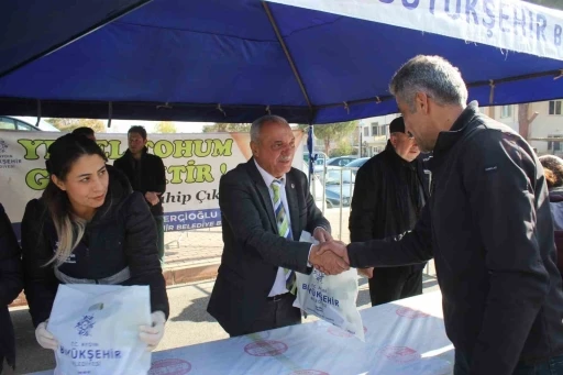 Aydın Büyükşehir’in fidelerine Sultanhisar’da yoğun ilgi
