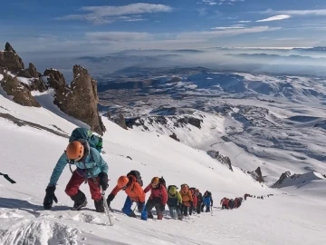 Aydınlı dağcılar, Anadolu’nun Olimpos’una tırmandı
