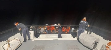 Ayvacık açıklarında 30 kaçak göçmen yakalandı
