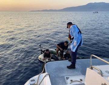 Ayvacık açıklarında lastik botları arıza yapan ve sürüklenen 4 kaçak göçmen kurtarıldı
