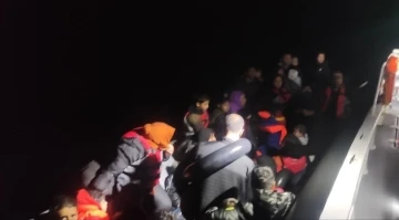Ayvalık açıklarında 79 düzensiz göçmen yakalandı

