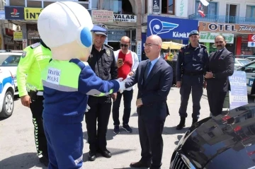 Ayvalık’ta Kaymakam Yaman’dan &quot;Yayalar İçin 5 Adımda Güvenli Trafik&quot; etkinliğine tam destek
