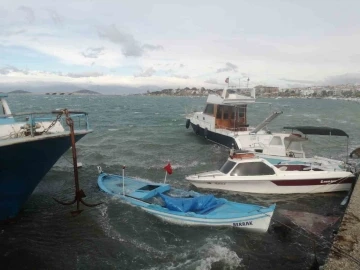 Ayvalık ve Kuzey Ege’de fırtına etkili oluyor
