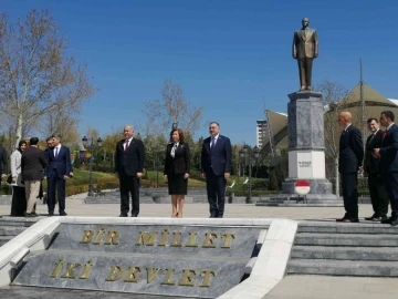 Azerbaycan’dan gelen heyet Aliyev Parkı’nı ziyaret etti
