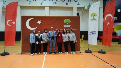 Badminton Kurtuluş Kupası’nda şampiyonlar belli oldu