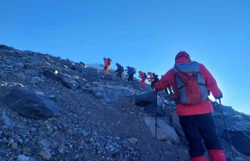 Bafralı dağcı Türkiye’nin zirvesine tırmandı
