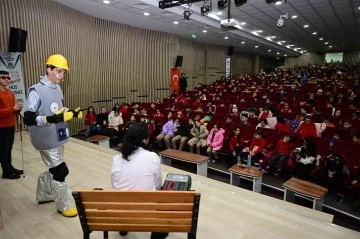 Bağcılar Belediyesi’nden depremzede çocuklara ücretsiz tiyatro oyunu
