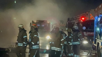 Bağcılar’da geri dönüşüm sahasında çıkan yangın söndürüldü
