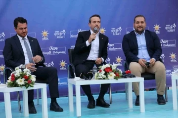 Bakan Bayraktar Van’da ’Şehir Buluşmaları’ programına katıldı
