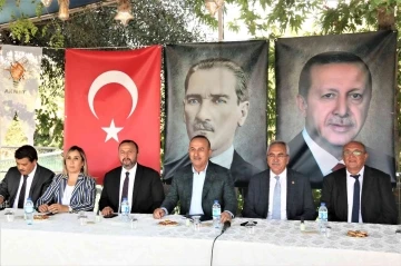 Bakan Çavuşoğlu TOKİ tarafından teslim edilen evleri gezdi
