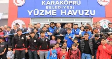Bakan Kasapoğlu, Şanlıurfa'da yüzme havuzunun açılışını yaptı