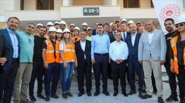 Bakan Kurum, Elazığ'da yapımı devam eden deprem konutlarını inceledi