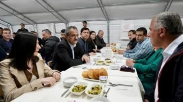 Bakan Özer, Kahramanmaraş'ta öğretmenlerle iftarda bir araya geldi