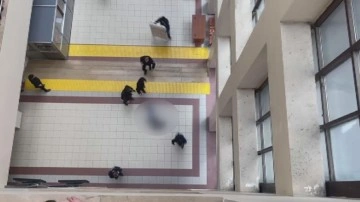 Bakırköy Adliyesi'nde 5. kattan atlayan kişi hayatını kaybetti