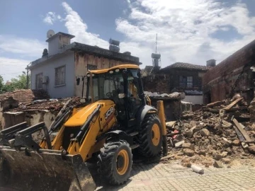 Balbey Mahallesi'nde metruk yapılar yıkıldı