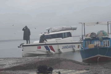 Balık tutmak için ağları gerdirirken tekneden düşüp suda kayboldu
