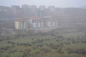 Balıkesir’de beklenen kar yağışı başladı
