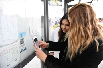 Balıkesir’de durak ve otobüslerde beklemek boş zaman olmaktan çıkıyor
