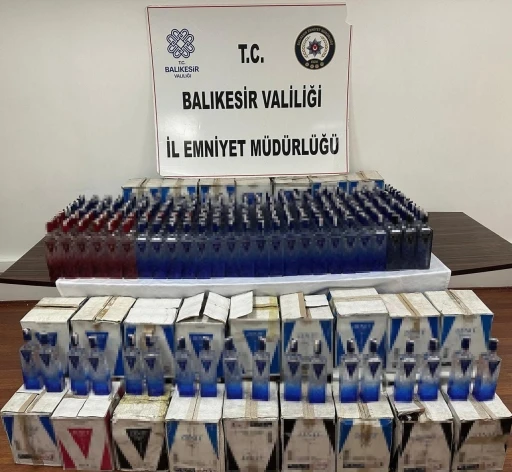 Balıkesir’de eş zamanlı operasyon: Bin 611 adet kaçak alkollü içki şişesi ele geçirildi
