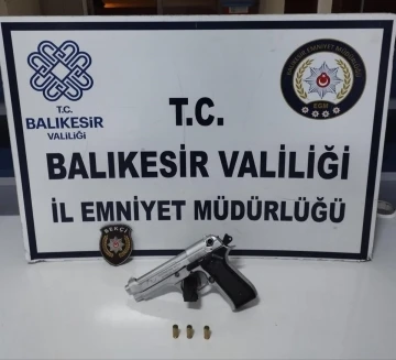 Balıkesir’de polis 3 aranan şahsı yakalandı
