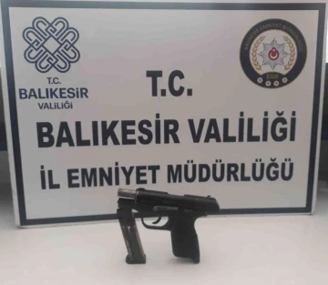 Balıkesir’de polis, aranan 49 şahsı yakaladı
