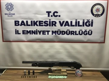 Balıkesir’de polisten asayiş ve uyuşturucu operasyonu
