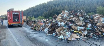 Balıkesir’de seyir halindeki tır alev topuna döndü
