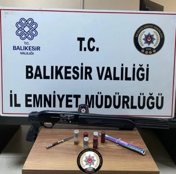 Balıkesir Polisi Silah ve Mühimmat Ele Geçirdi, 8 Şahıs Yakalandı