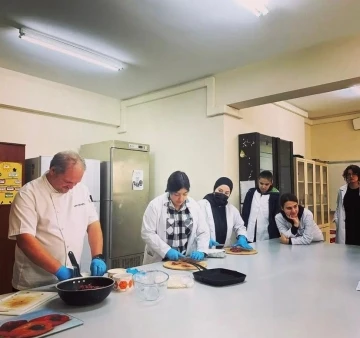 Balıkesirli ünlü Şef Levent Kaynak’tan öğrencilere ders
