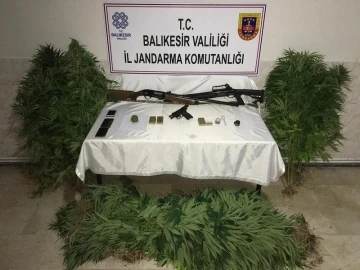 Bandırma’da jandarmadan uyuşturucu operasyonu
