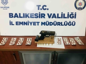 Bandırma’da üzeri aranan şahıs uyuşturucu deposu çıktı
