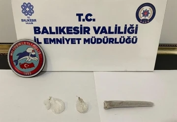 Bandırma Emniyeti, 3 şahsın üzerinde uyuşturucu ele geçirdi
