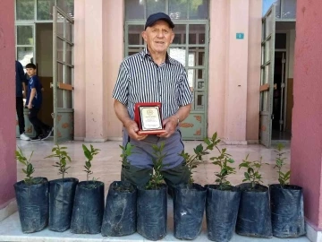 Bandırma’nın ’Toprak dedesi’ ne teşekkür plaketi verildi
