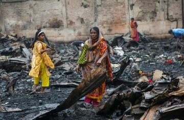 Bangladeş’te gecekondu mahallesinde yangın: 2 kişi öldü, 300 ev kül oldu
