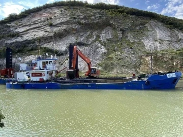 Bartın Irmağı tarak gemisi ile temizleniyor
