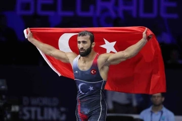 BARÜ’lü milli güreşçi Burhan Akbudak, dünya şampiyonu oldu
