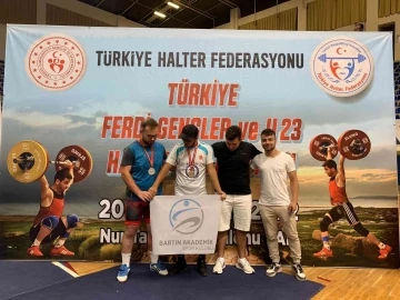 BARÜ’lü sporculardan Halter şampiyonasında 6 madalya
