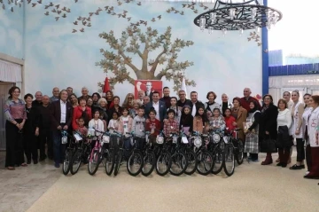 Başarılı öğrencilere 17 bisiklet
