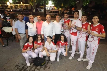 Başarılı sporcular yemekte bir araya geldi
