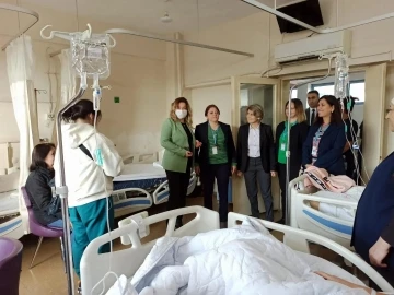 Başhekim Bozbaş sağlık çalışanları ve hastalar ile bir araya geldi
