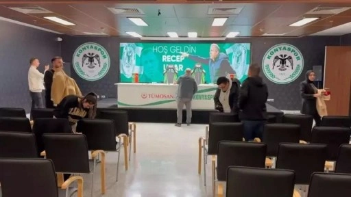 Basın mensuplarından Konyaspor'un yeni hocasına protesto