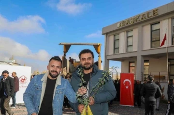 Başkale’de 10 bin badem ve ceviz fidanı dağıtıldı
