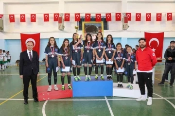 Başkale’de ‘Ortaokullar Arası Futsal Turnuvası’ tamamlandı
