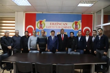 Başkan Aksun gazetecilerle bir araya geldi
