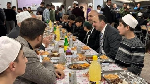 Başkan Altay, Çumralıların ramazan bereketine ortak oldu