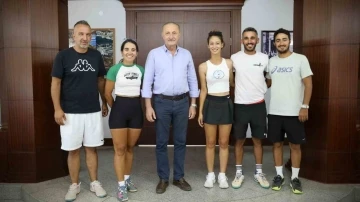 Başkan Atabay başarılı sporcular ile buluştu
