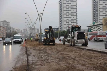 Başkan Büyükkılıç: “MKP Bulvarı’nda 47 iş makinası ve 100 personel ile çalışıyoruz”
