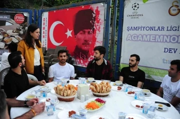 Başkan Çalkaya, iftarda üniversiteli gençleri dinledi
