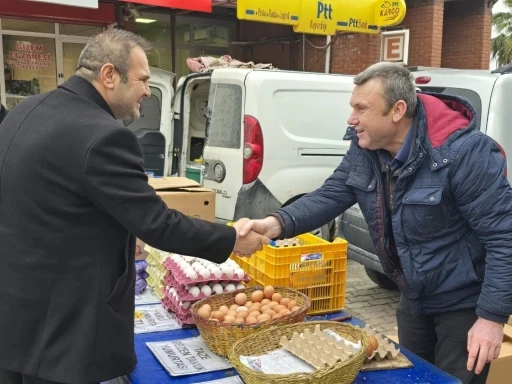 Başkan Dilsiz, pazardaki esnafla buluştu
