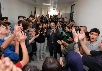 Başkan Ercan öğrencilerle fidan dikti
